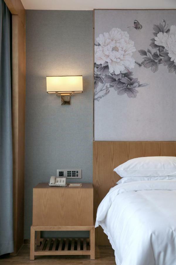Venus Royal Hotel Foshan Kuiqi Road Metro Station Exterior photo